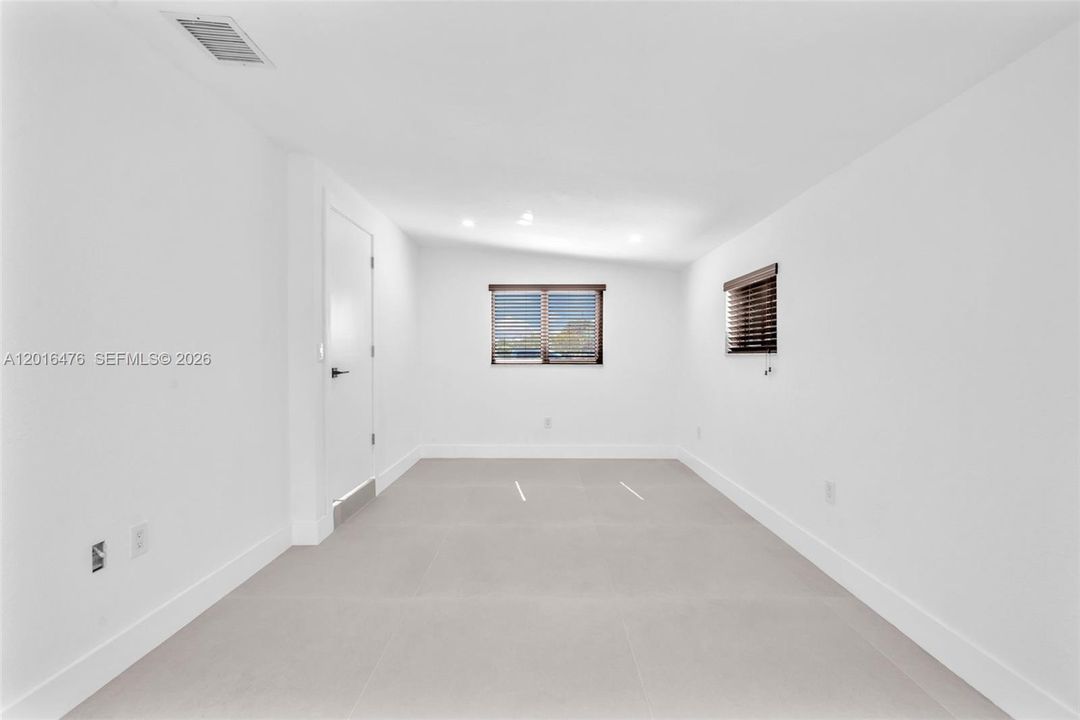 For Rent: $4,500 (3 beds, 2 baths, 1557 Square Feet)
