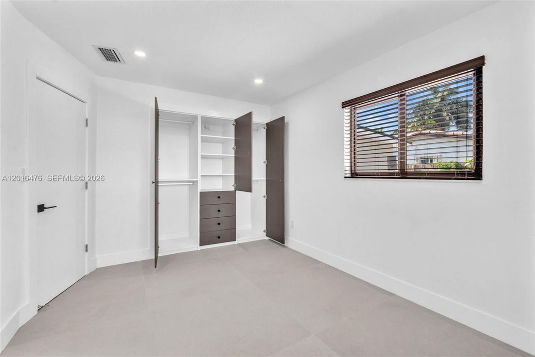 For Rent: $4,500 (3 beds, 2 baths, 1557 Square Feet)