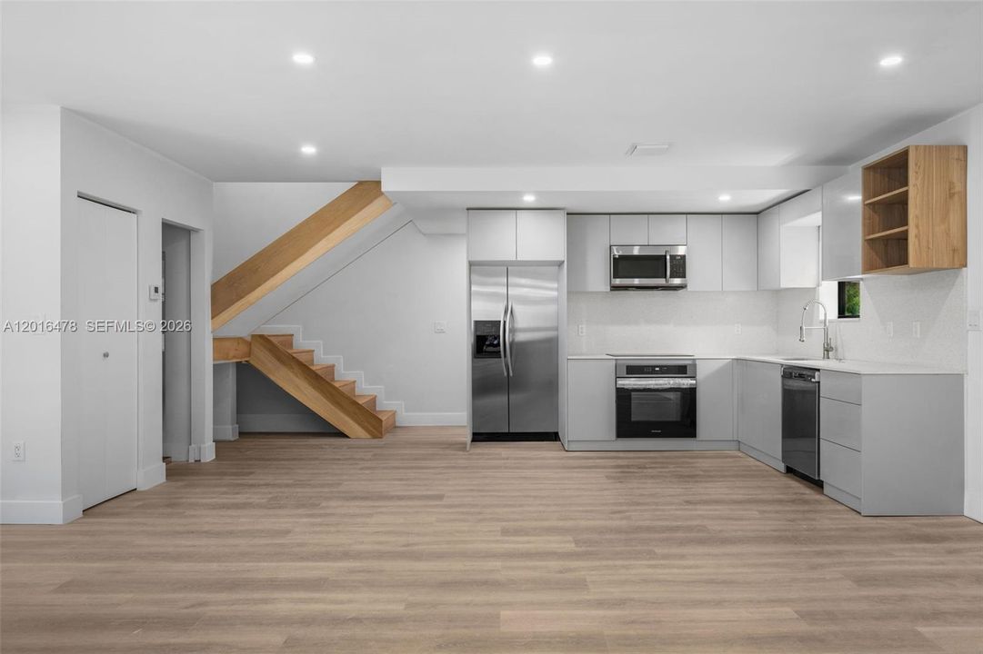 На продажу: $925,000 (4 спален, 3 ванн, 2252 Квадратных фут)