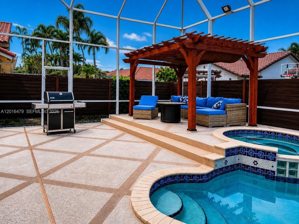 Activo con contrato: $1,149,000 (4 camas, 3 baños, 3244 Pies cuadrados)