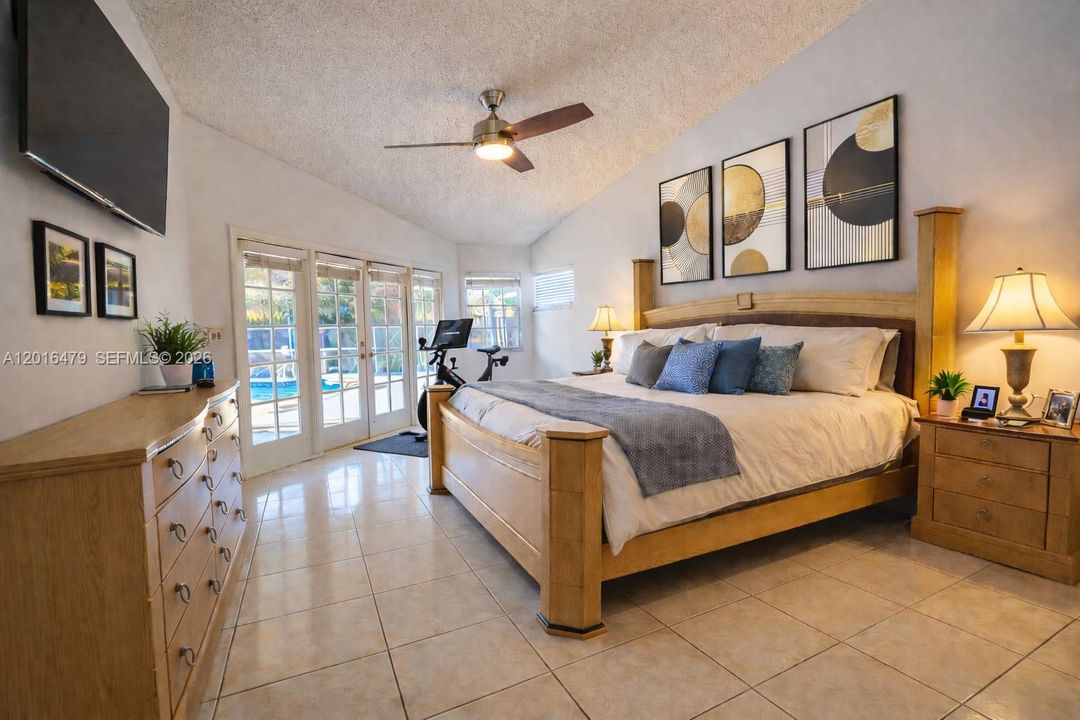 Activo con contrato: $1,149,000 (4 camas, 3 baños, 3244 Pies cuadrados)