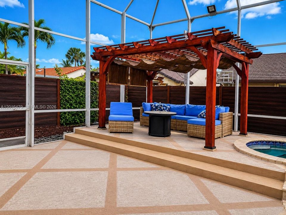 Activo con contrato: $1,149,000 (4 camas, 3 baños, 3244 Pies cuadrados)