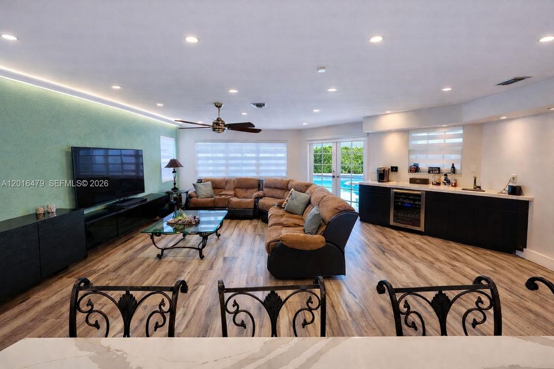 Activo con contrato: $1,149,000 (4 camas, 3 baños, 3244 Pies cuadrados)