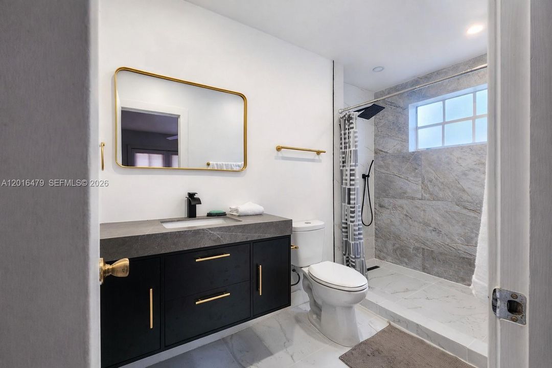 Activo con contrato: $1,149,000 (4 camas, 3 baños, 3244 Pies cuadrados)