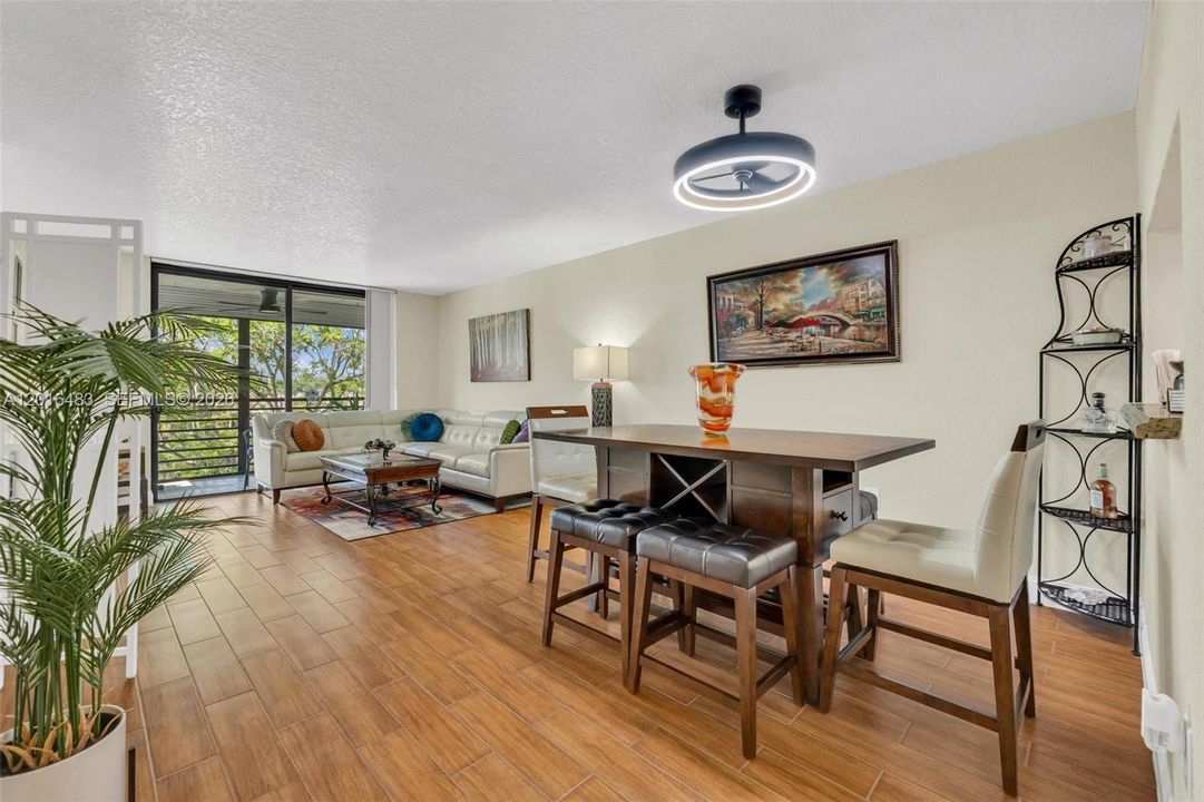 En Venta: $179,500 (2 camas, 2 baños, 852 Pies cuadrados)