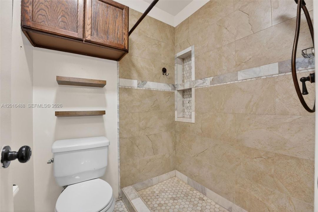 En Venta: $200,000 (2 camas, 2 baños, 1074 Pies cuadrados)
