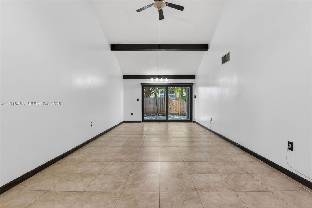 En Venta: $200,000 (2 camas, 2 baños, 1074 Pies cuadrados)
