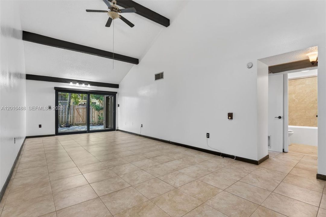 En Venta: $200,000 (2 camas, 2 baños, 1074 Pies cuadrados)