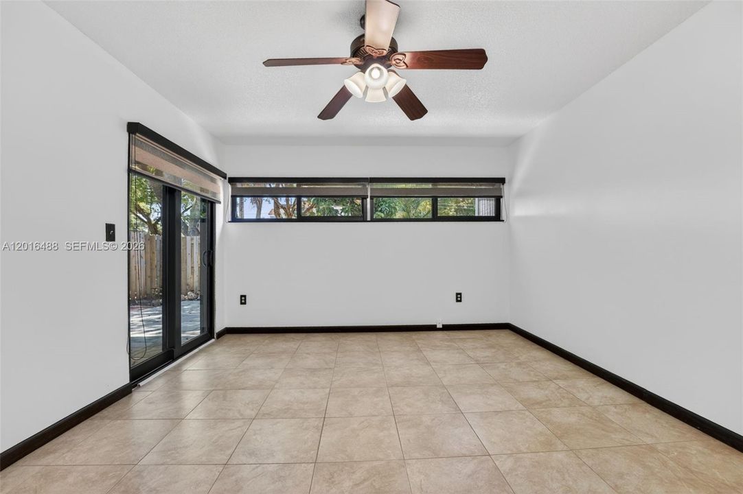 En Venta: $200,000 (2 camas, 2 baños, 1074 Pies cuadrados)