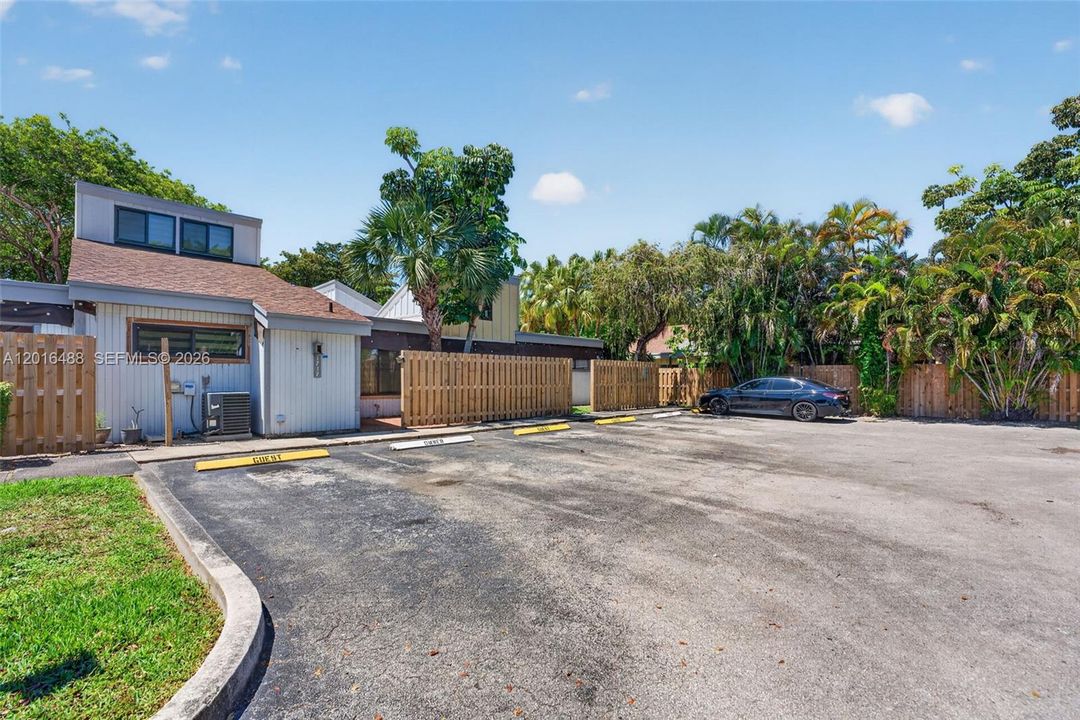 En Venta: $200,000 (2 camas, 2 baños, 1074 Pies cuadrados)