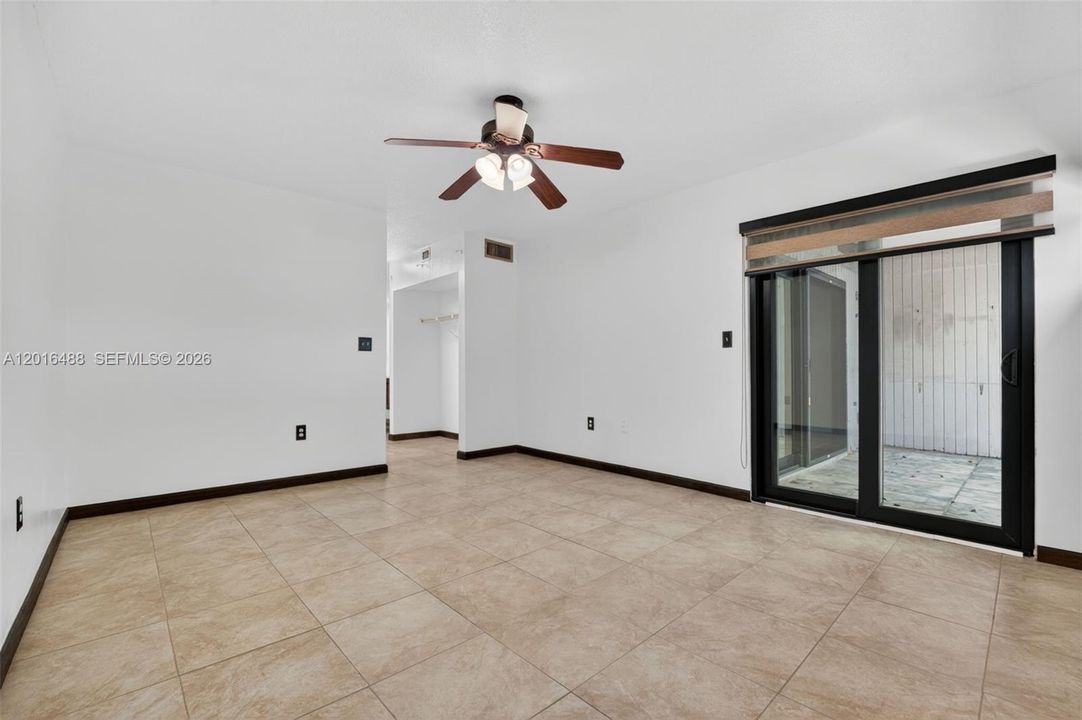 En Venta: $200,000 (2 camas, 2 baños, 1074 Pies cuadrados)