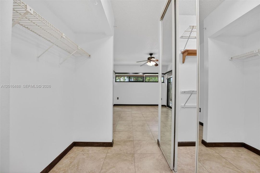 En Venta: $200,000 (2 camas, 2 baños, 1074 Pies cuadrados)