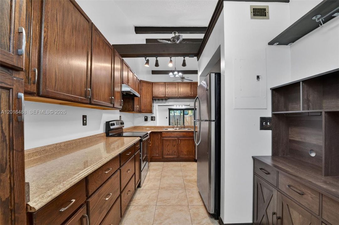 En Venta: $200,000 (2 camas, 2 baños, 1074 Pies cuadrados)