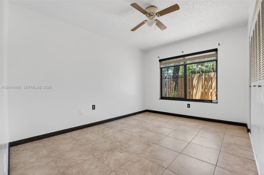 En Venta: $200,000 (2 camas, 2 baños, 1074 Pies cuadrados)