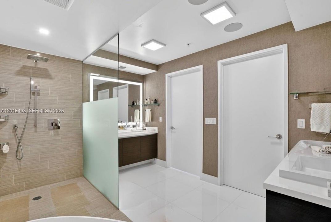 For Sale: $1,590,000 (3 beds, 3 baths, 1892 Square Feet)