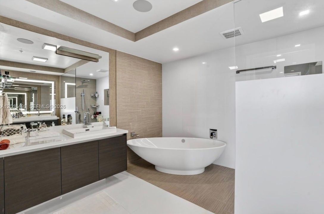 For Sale: $1,590,000 (3 beds, 3 baths, 1892 Square Feet)