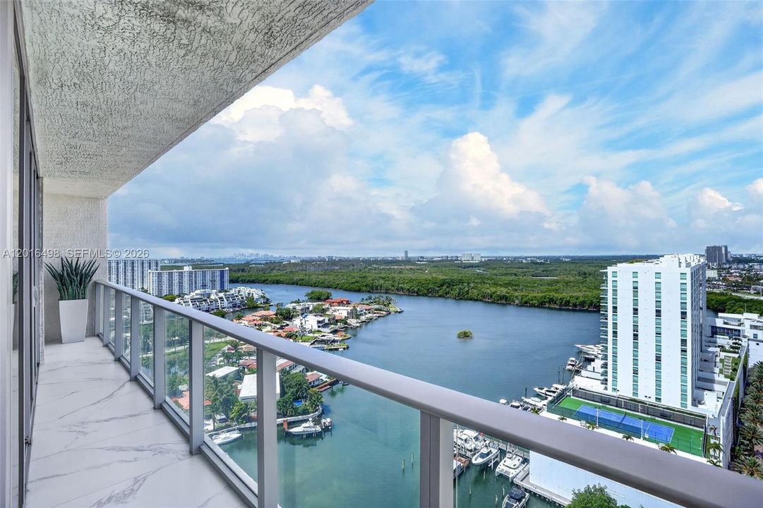 For Sale: $1,590,000 (3 beds, 3 baths, 1892 Square Feet)