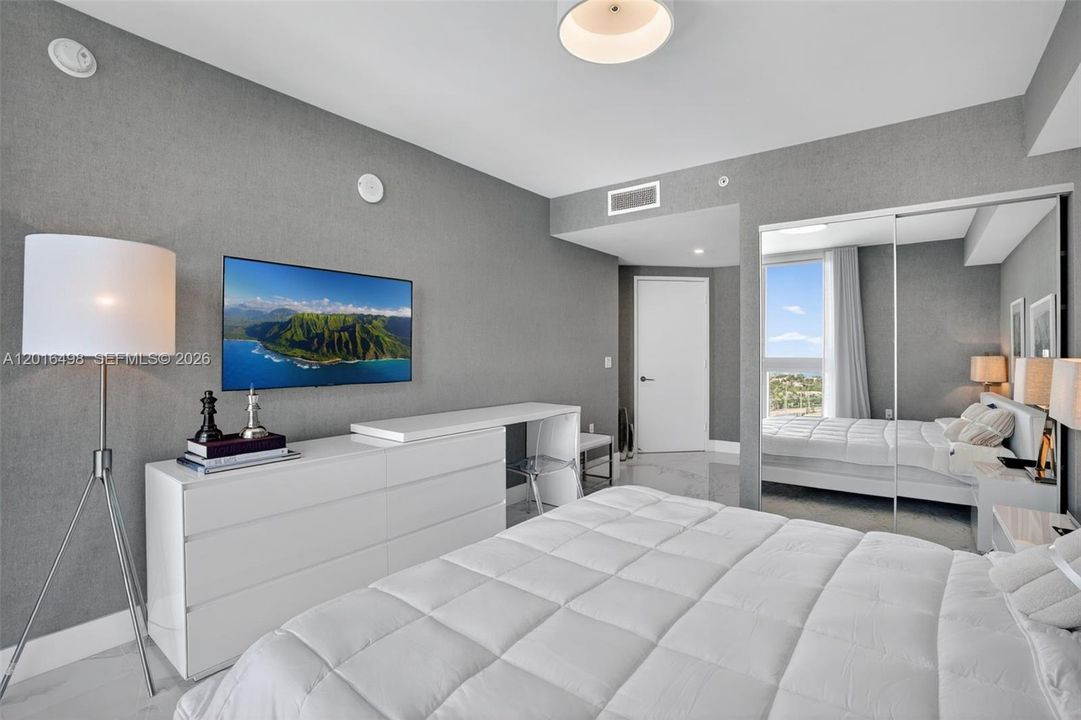 For Sale: $1,590,000 (3 beds, 3 baths, 1892 Square Feet)
