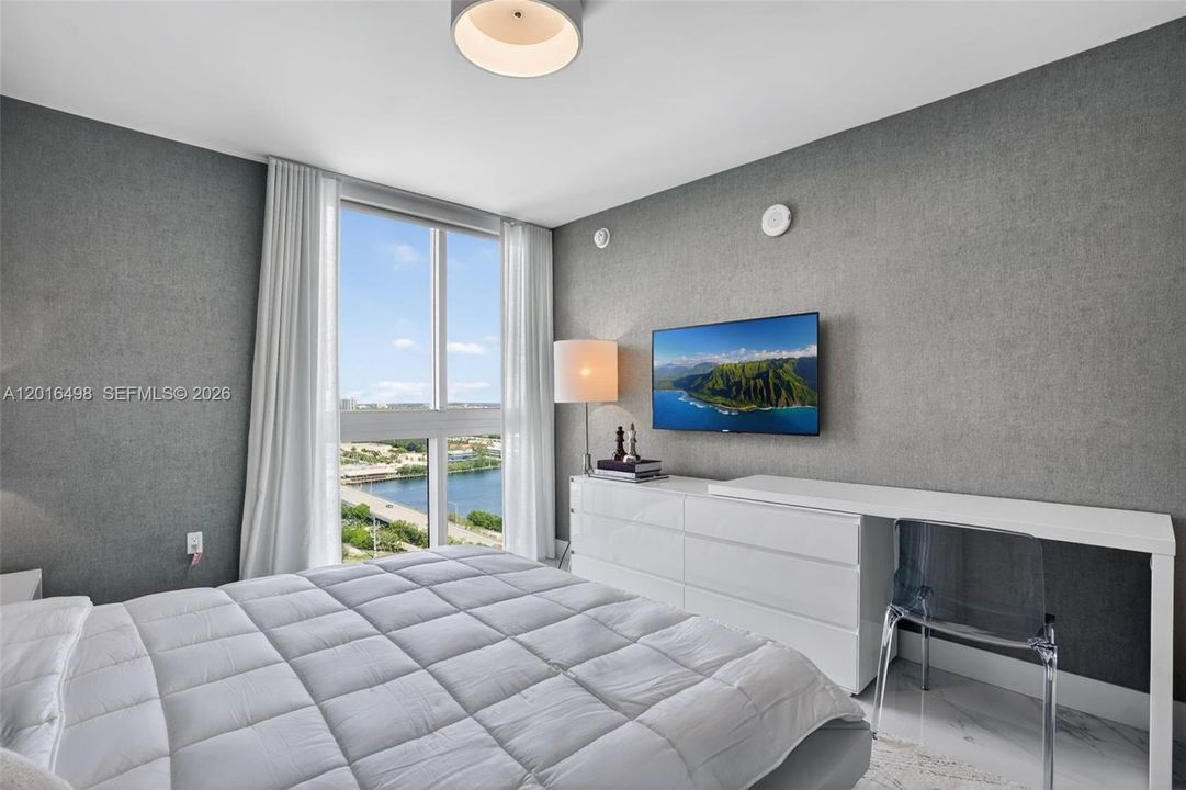 For Sale: $1,590,000 (3 beds, 3 baths, 1892 Square Feet)