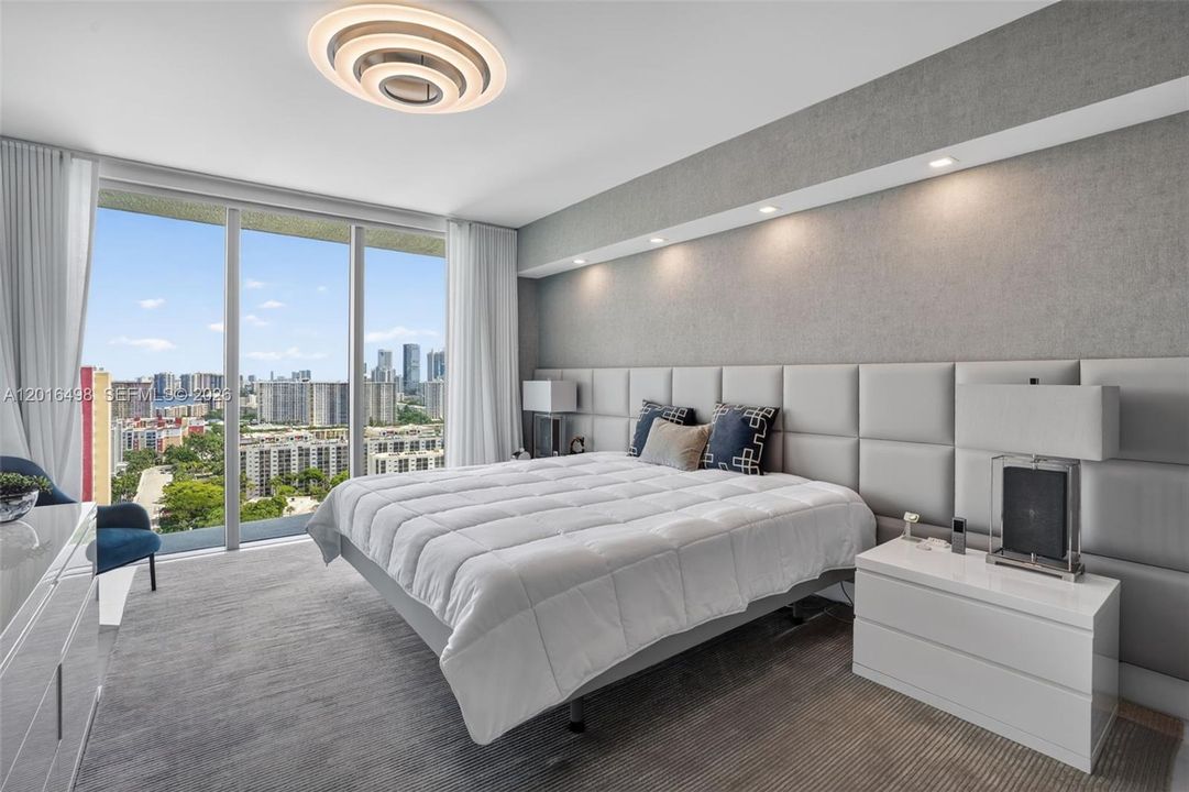 For Sale: $1,590,000 (3 beds, 3 baths, 1892 Square Feet)