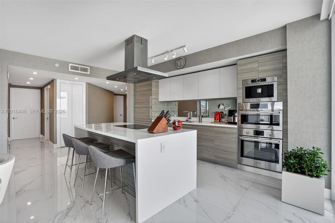 For Sale: $1,590,000 (3 beds, 3 baths, 1892 Square Feet)