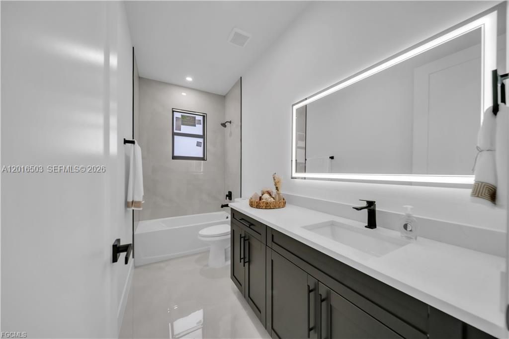 En Venta: $384,900 (4 camas, 3 baños, 1778 Pies cuadrados)