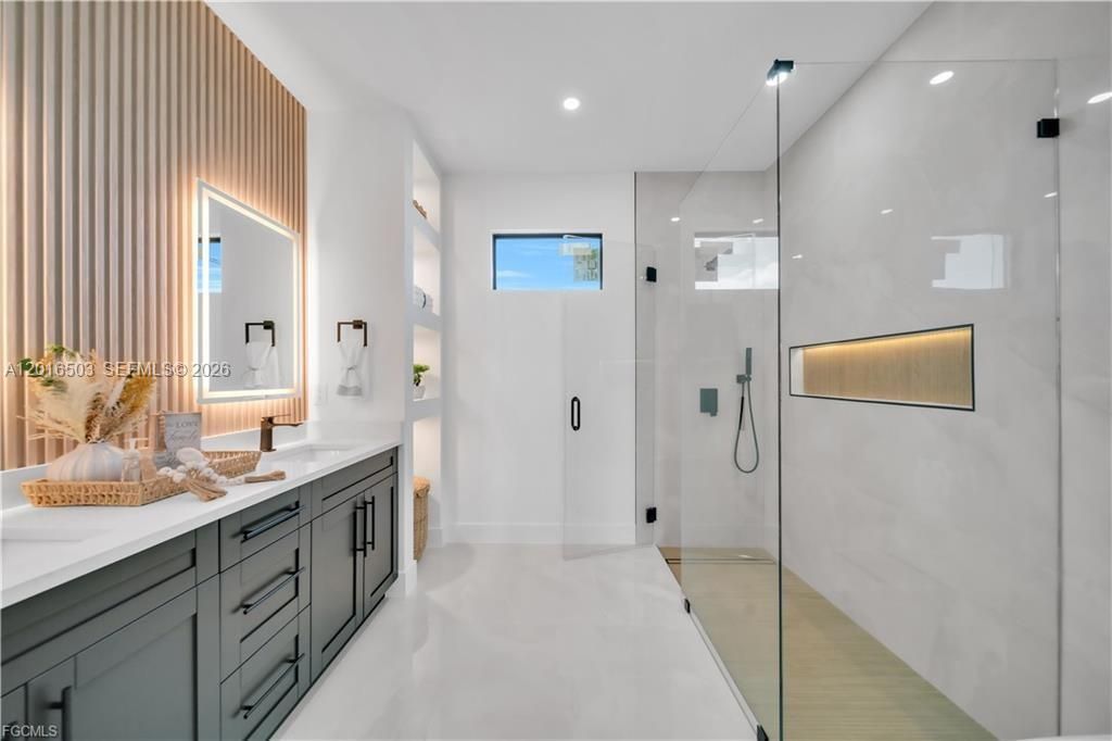 En Venta: $384,900 (4 camas, 3 baños, 1778 Pies cuadrados)