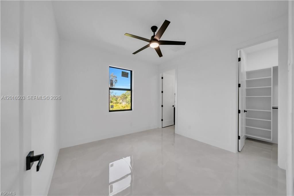 En Venta: $384,900 (4 camas, 3 baños, 1778 Pies cuadrados)