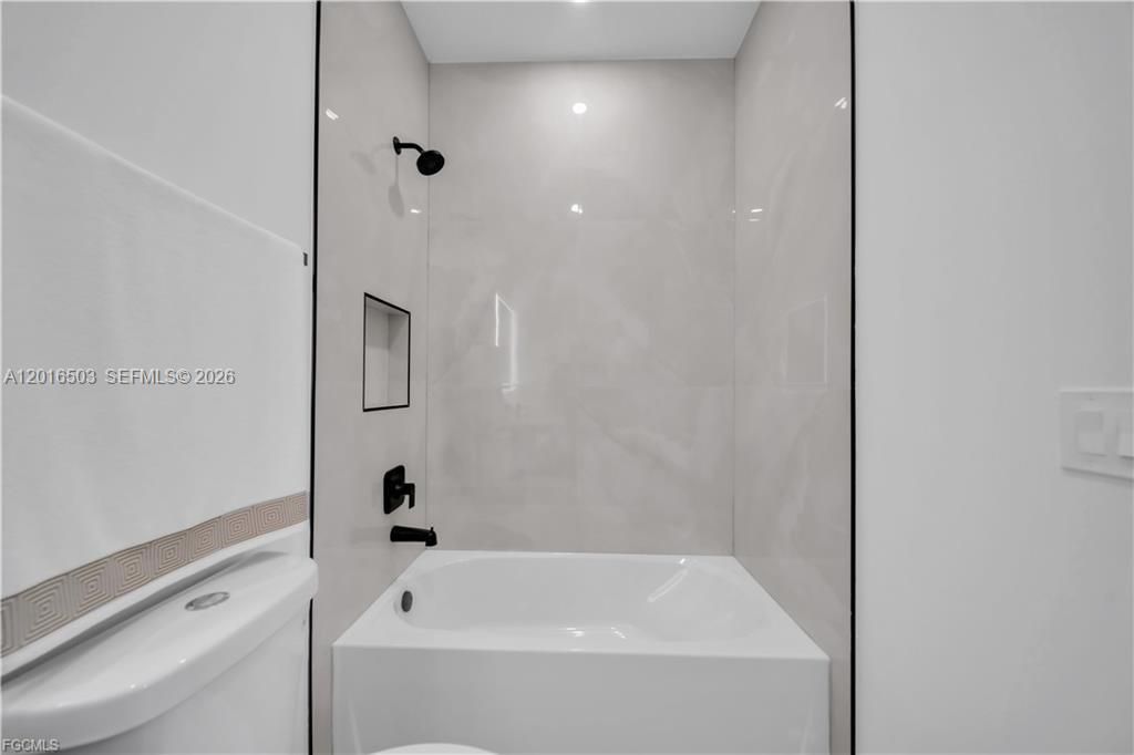 En Venta: $384,900 (4 camas, 3 baños, 1778 Pies cuadrados)