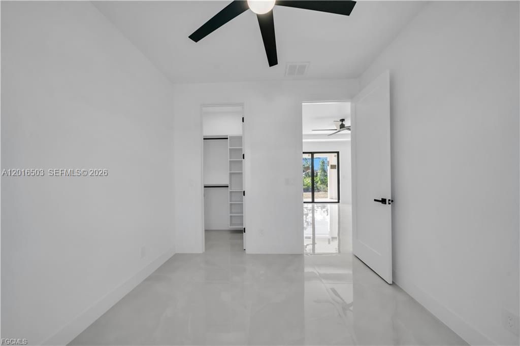En Venta: $384,900 (4 camas, 3 baños, 1778 Pies cuadrados)