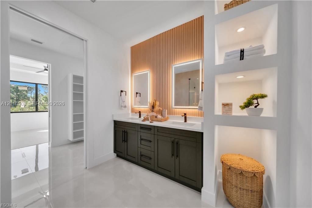 En Venta: $384,900 (4 camas, 3 baños, 1778 Pies cuadrados)