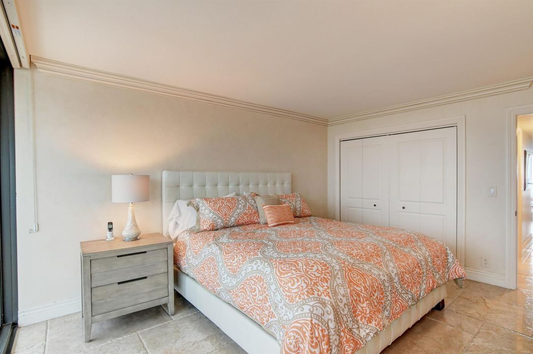 King in Guest Bedroom Bedroom