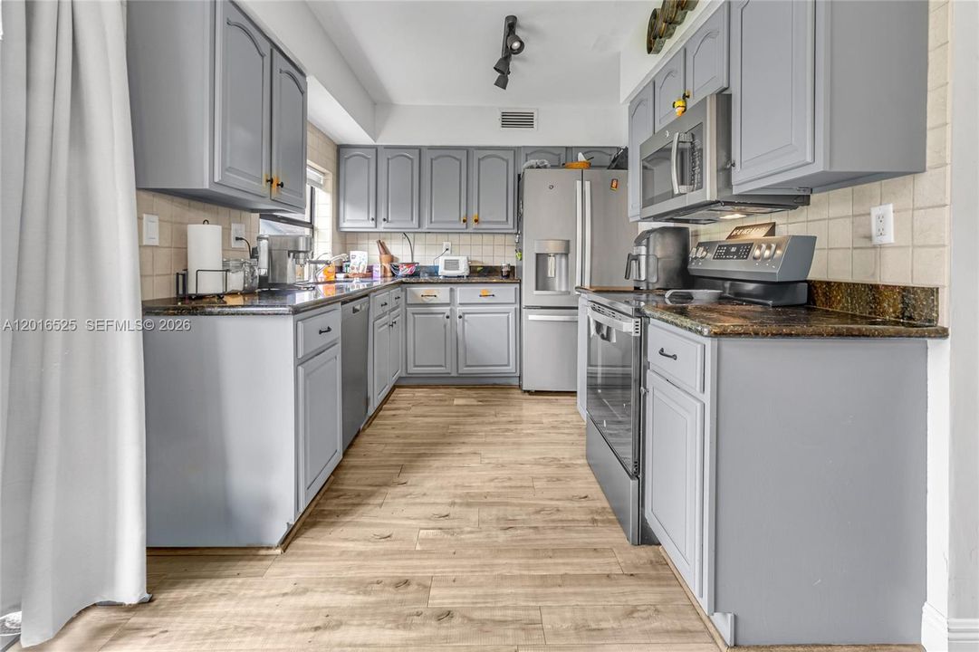 На продажу: $534,900 (3 спален, 2 ванн, 1757 Квадратных фут)