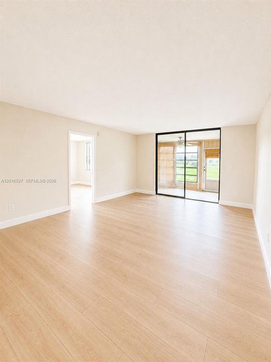 На продажу: $209,900 (2 спален, 2 ванн, 1000 Квадратных фут)