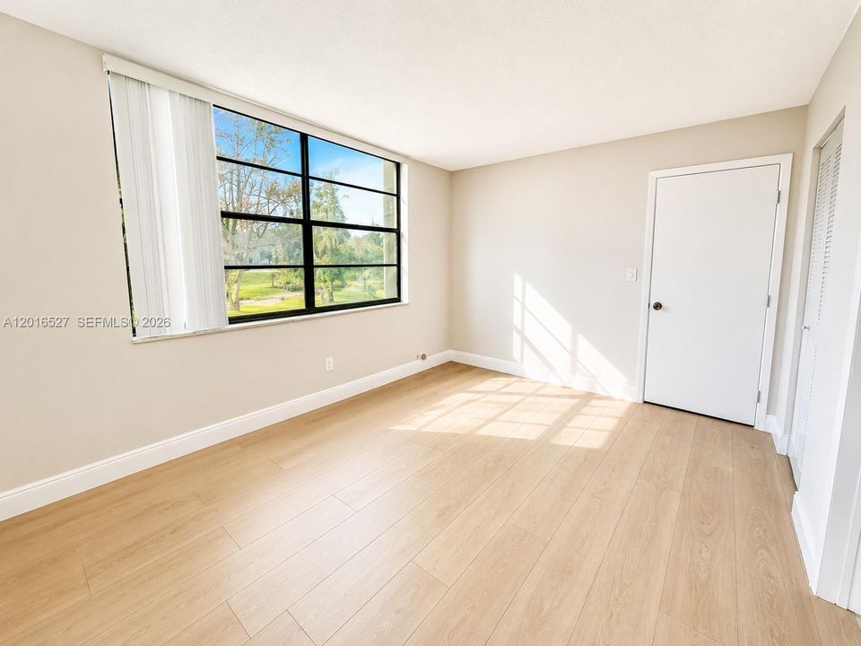 На продажу: $209,900 (2 спален, 2 ванн, 1000 Квадратных фут)