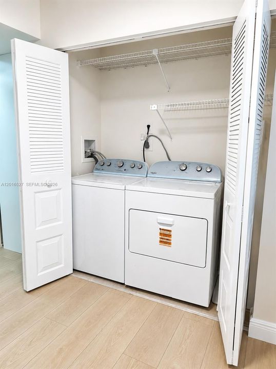 На продажу: $209,900 (2 спален, 2 ванн, 1000 Квадратных фут)