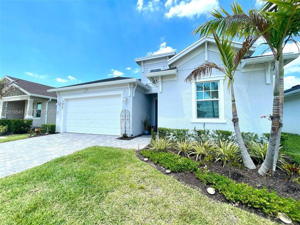 For Sale: $510,000 (3 beds, 3 baths, 2032 Square Feet)