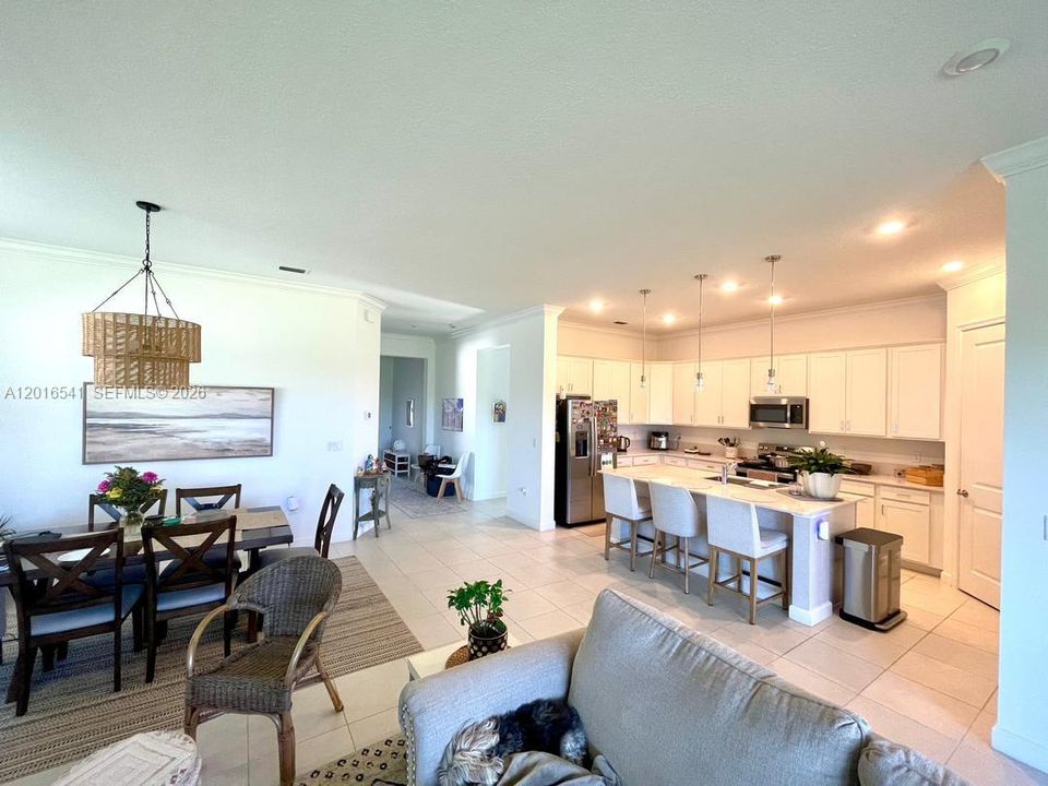 For Sale: $510,000 (3 beds, 3 baths, 2032 Square Feet)