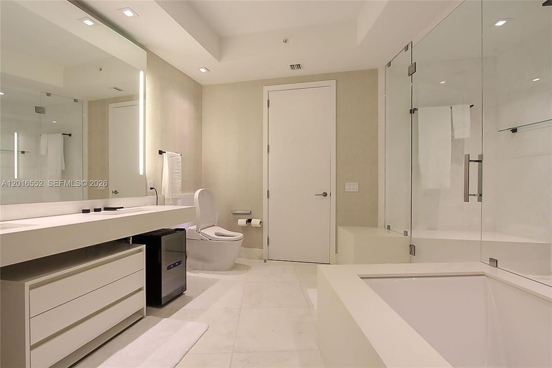 В аренду: $27,900 (4 спален, 5 ванн, 3171 Квадратных фут)