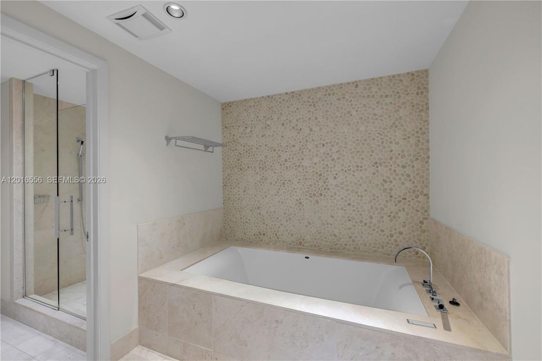 For Rent: $16,900 (4 beds, 4 baths, 2485 Square Feet)