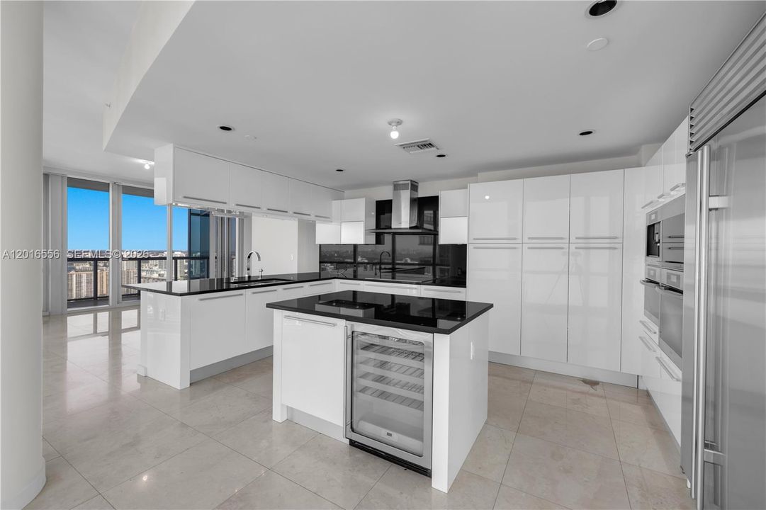 For Rent: $16,900 (4 beds, 4 baths, 2485 Square Feet)