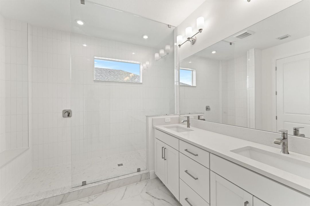 US_SEF_BELLIS_LOT 201_OWNERS BATH 2