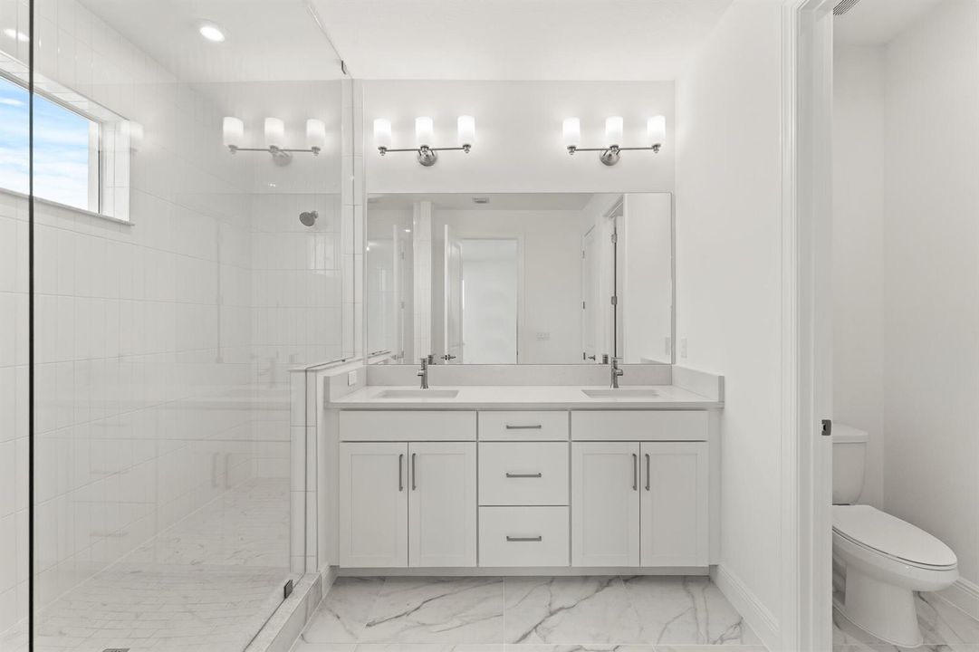US_SEF_BELLIS_LOT 201_OWNERS BATH