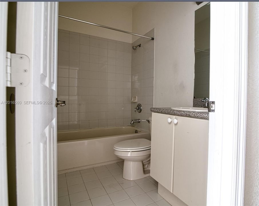 En Venta: $340,000 (2 camas, 2 baños, 1067 Pies cuadrados)
