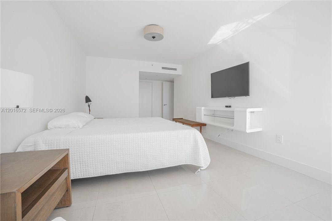 For Sale: $1,450,741 (2 beds, 2 baths, 1400 Square Feet)