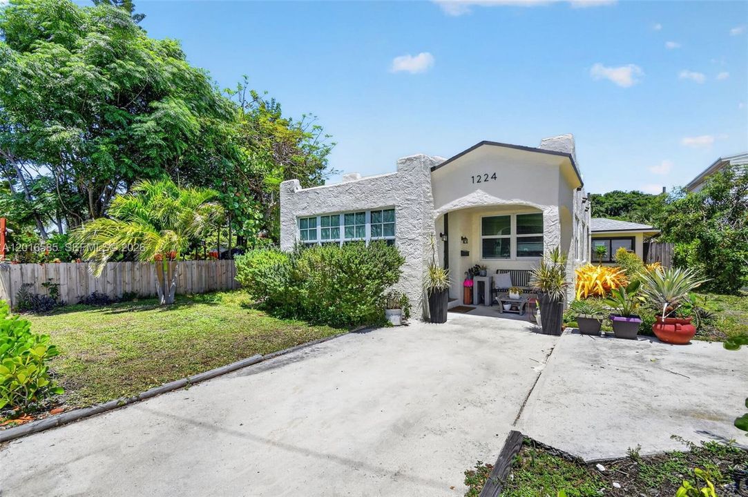For Sale: $649,999 (4 beds, 3 baths, 1792 Square Feet)