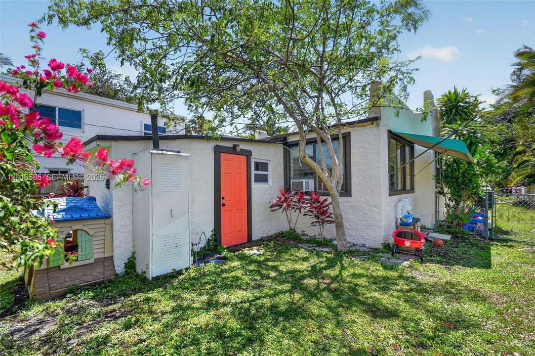 For Sale: $649,999 (4 beds, 3 baths, 1792 Square Feet)
