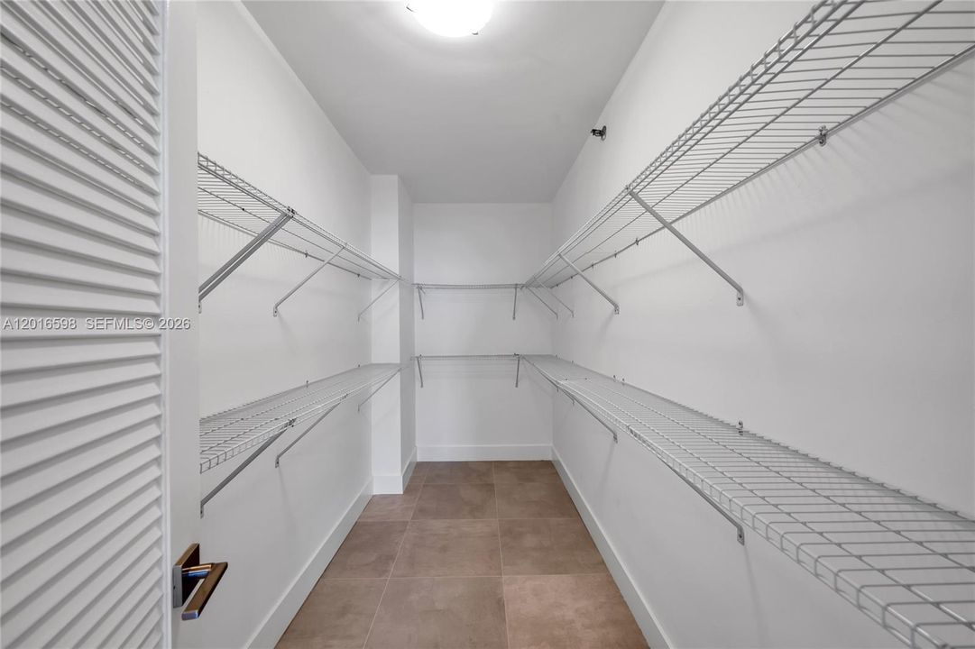 Active With Contract: $4,600 (2 beds, 2 baths, 1811 Square Feet)