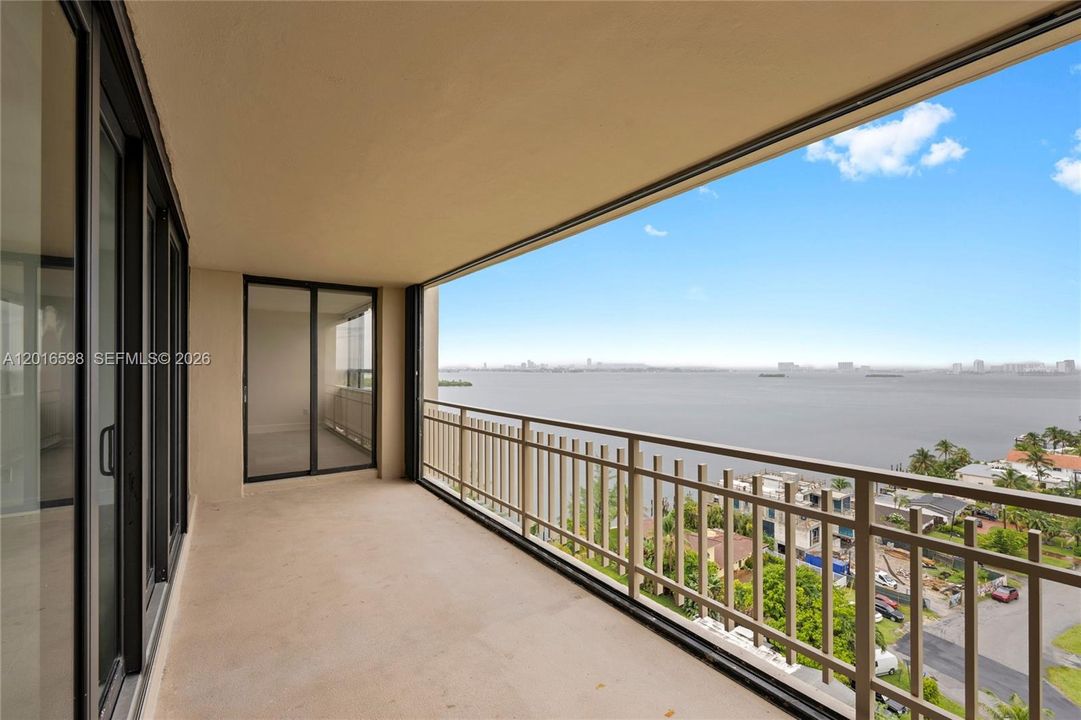 Active With Contract: $4,600 (2 beds, 2 baths, 1811 Square Feet)