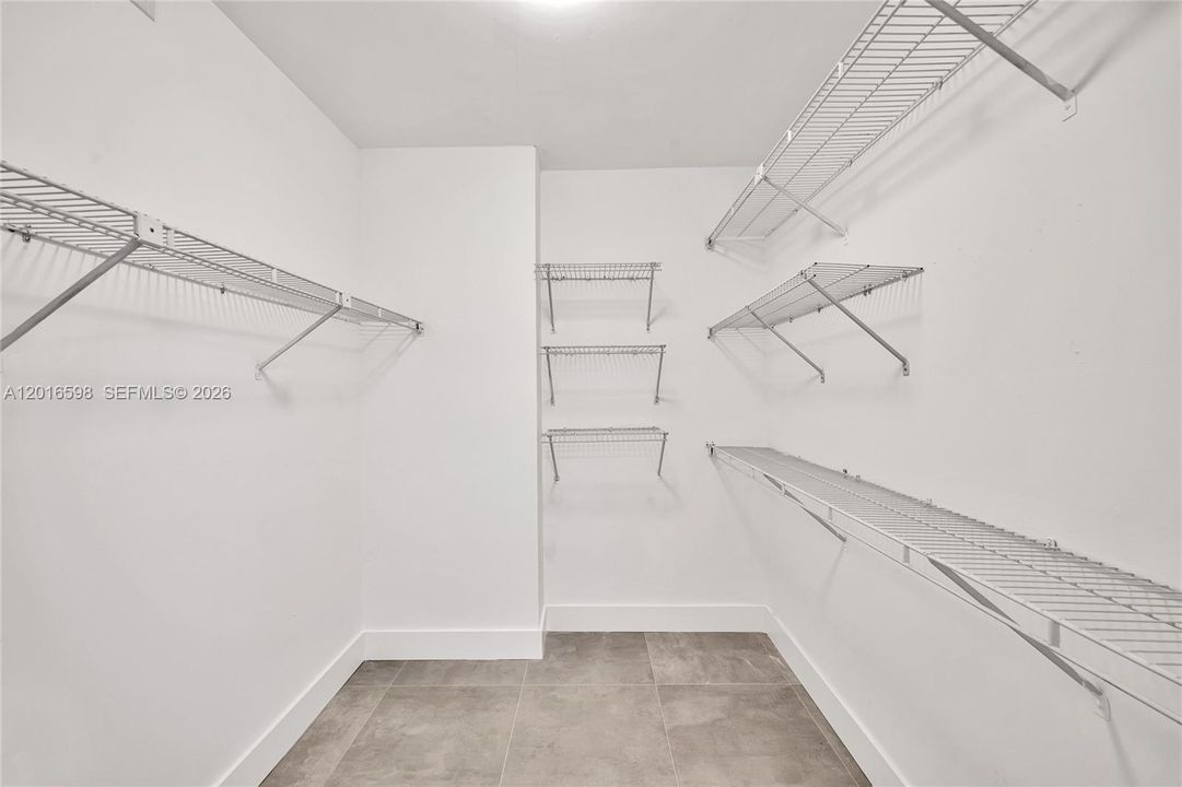 Active With Contract: $4,600 (2 beds, 2 baths, 1811 Square Feet)